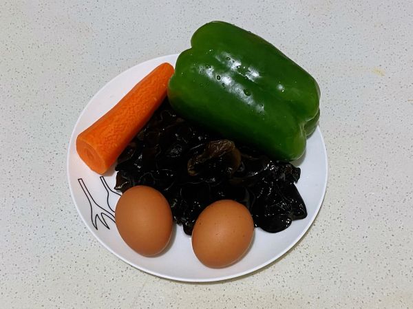 青椒木耳炒鸡蛋