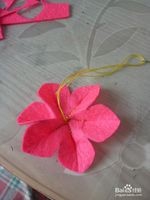 怎样用不织布制作 一朵小花