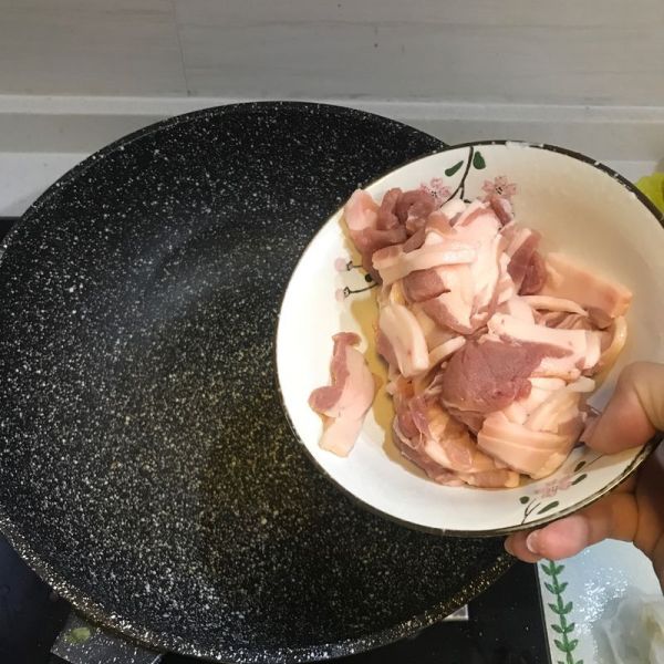五花肉干煸有机花菜