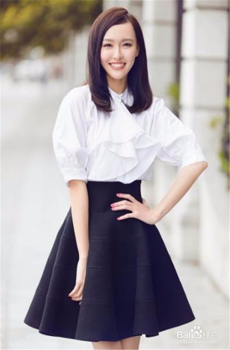 脸大的人适合什么发型和衣服