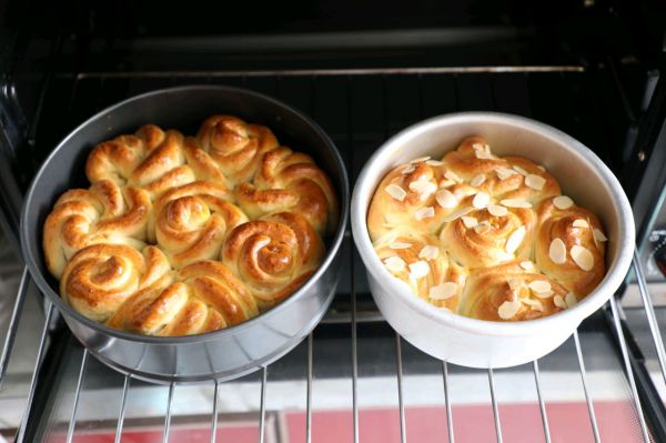 淡奶油玫瑰花面包