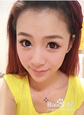 日系无辜大眼妆 圣诞节显示你萌的魅力吧