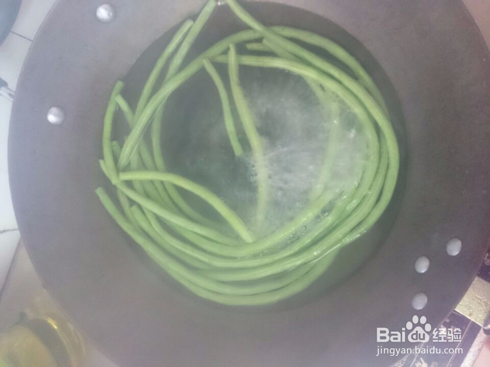 晚餐吃什么——豆角炒腊肠