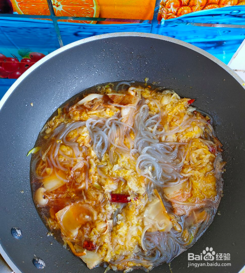 五花肉酸菜炖粉条，酸爽美味，好吃下饭