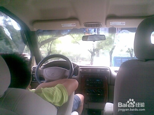 汽车驾驶中犯困怎么办?