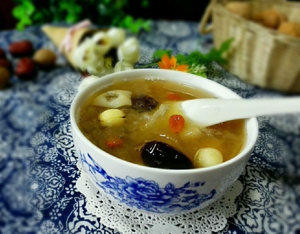 红枣银耳莲子汤