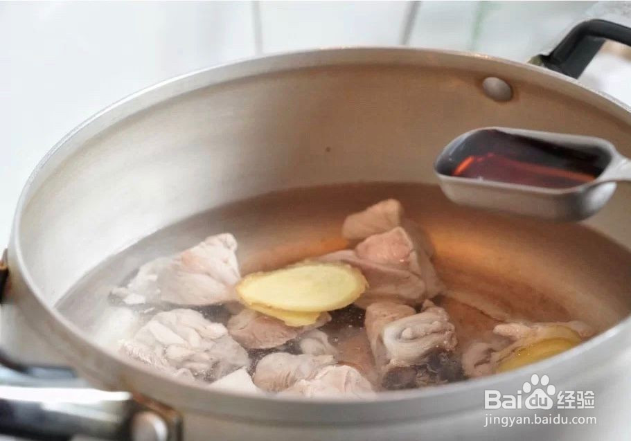 新鲜松茸排骨汤的做法