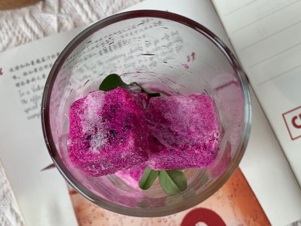 蔓越莓火龙果冰饮