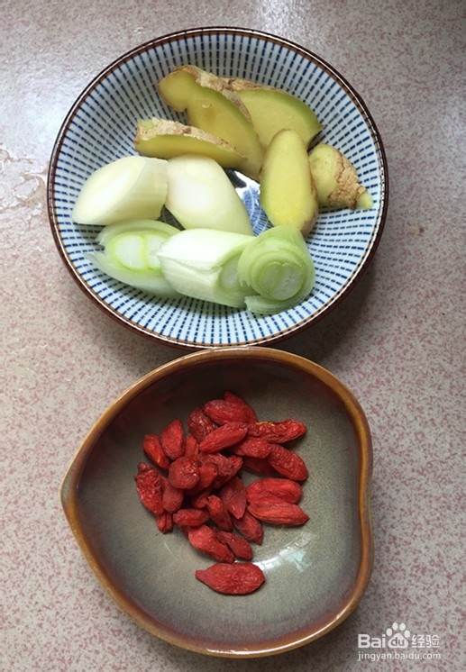 萝卜炖腊猪蹄肉