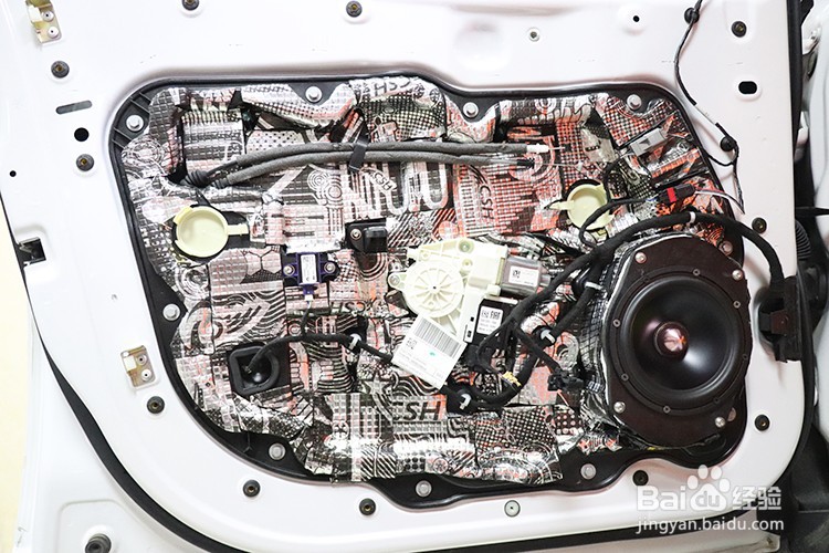 乌鲁木齐吉普自由侠汽车音响改装隔音升级案例