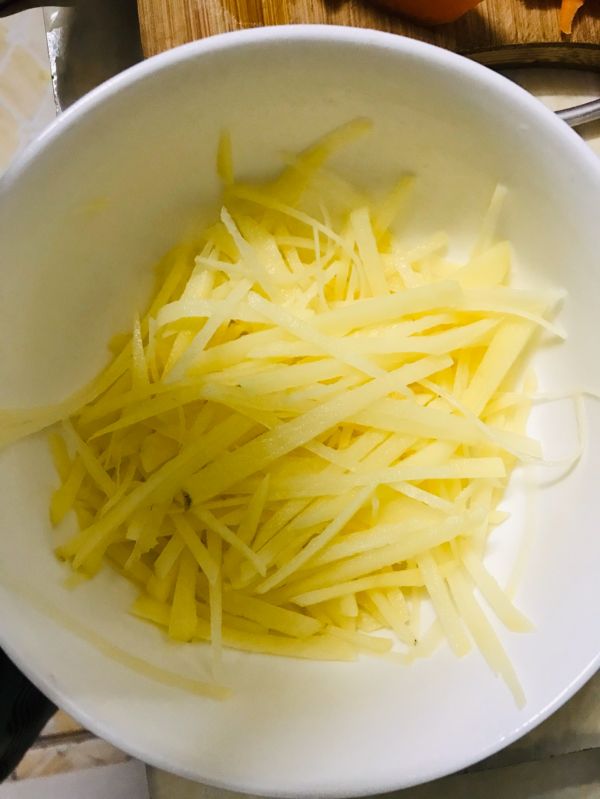 咖喱翅和酸辣土豆丝