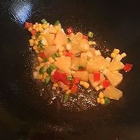 在家制作美味的五彩糖醋鱼