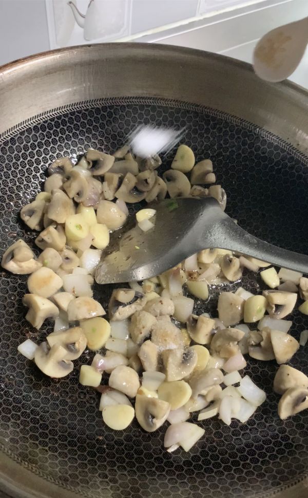 黑椒口蘑牛肉条