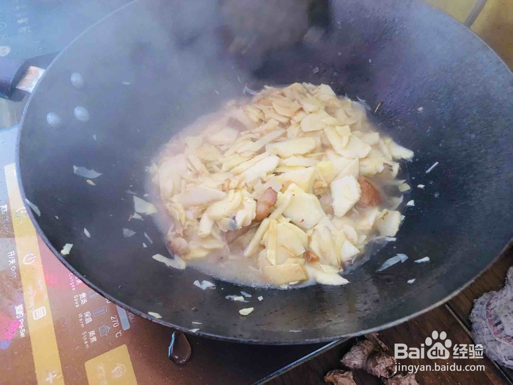如何做出时令美食:乡食野味之春笋五花烩芥菜!