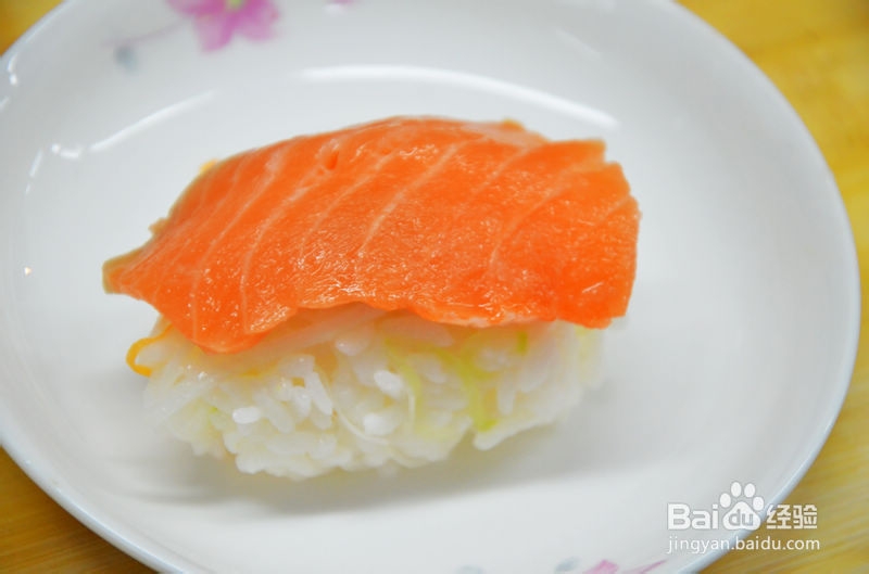 幸福美食：舌尖跳动的美味三文鱼寿司