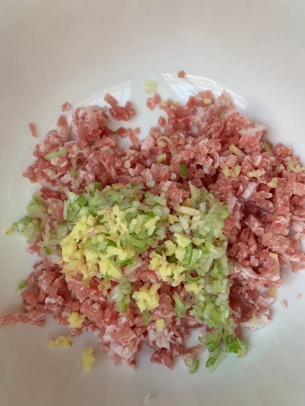 香菇青椒肉馅饺子