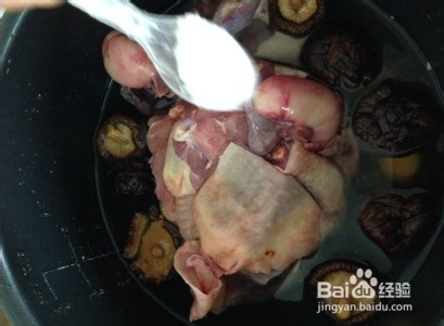 香菇鸡肉汤的做法