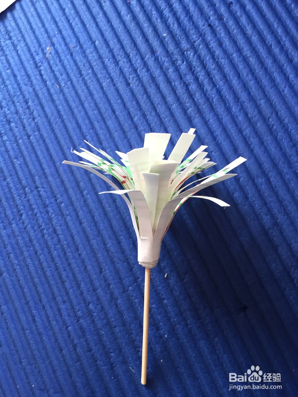 如何用一次性纸杯做一朵小花