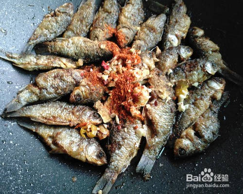 香辣小鲫鱼怎么做？