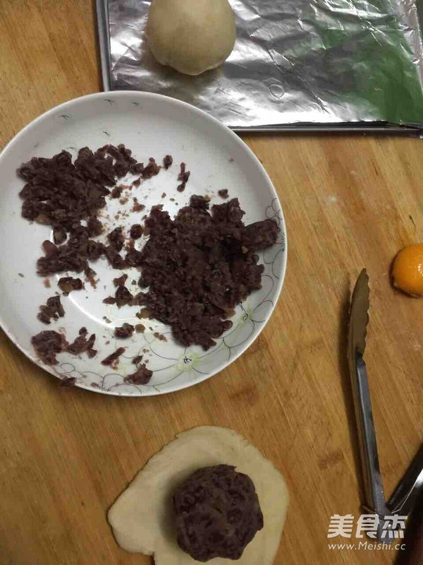 豆沙蛋黄酥的做法