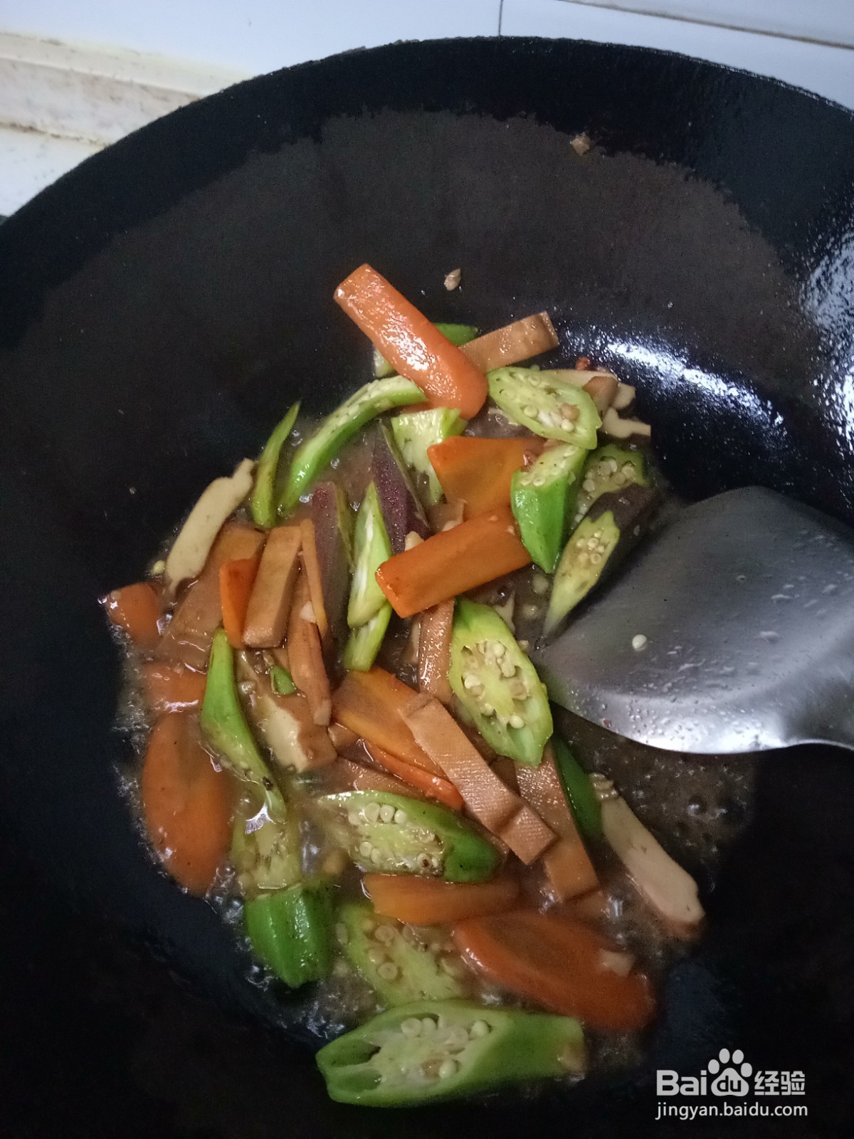 胡萝卜豆干炒秋葵