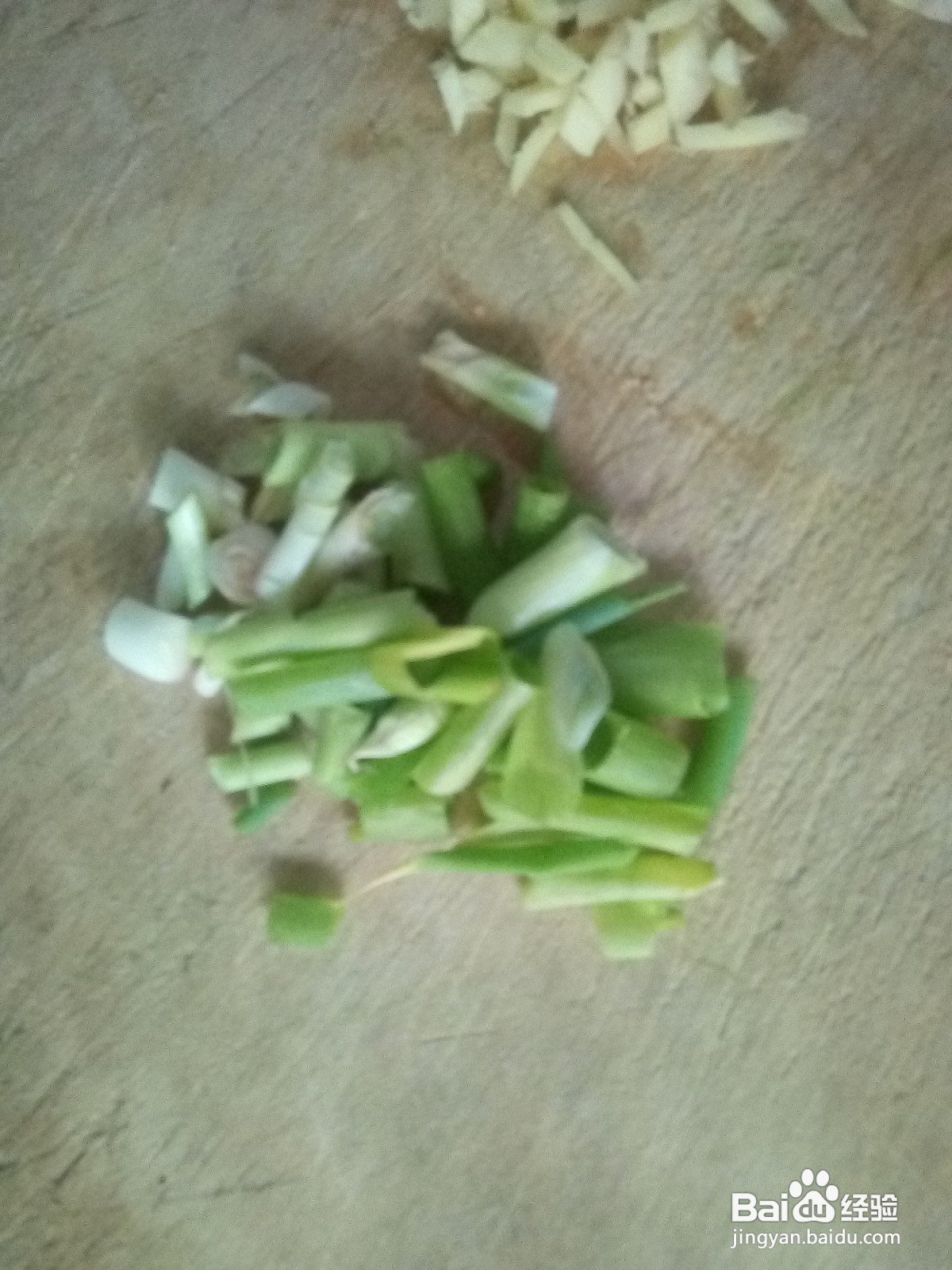 茼蒿鸡蛋干炒小肚