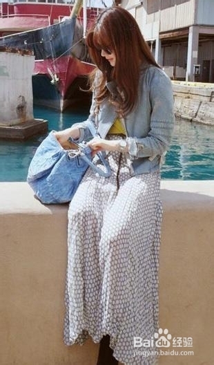 秋季女神穿衣搭配：牛仔外套配长裙美翻天