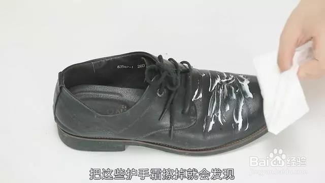 皮鞋穿久了，有褶皱怎么办？