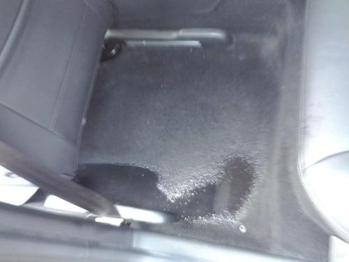 天窗漏水怎么漏水到脚垫上