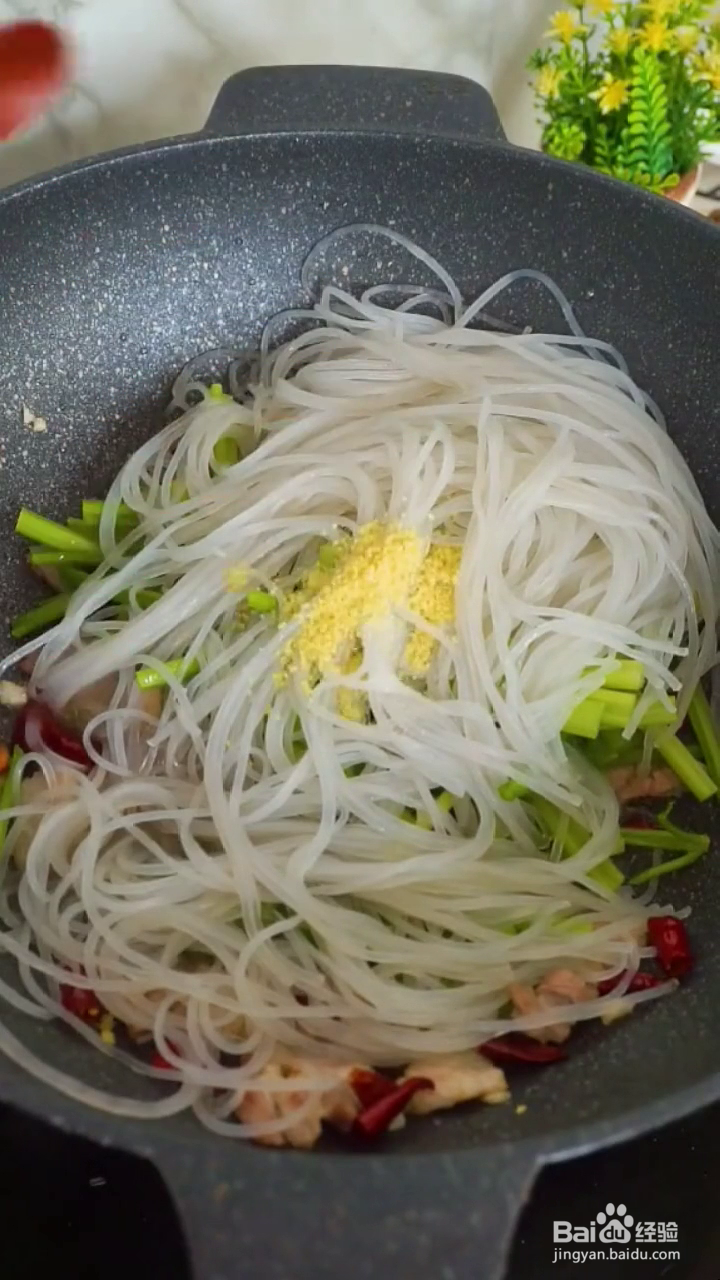 如何制作好吃的芹菜烧粉条