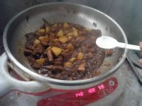 美食做法红烧肉焖饭