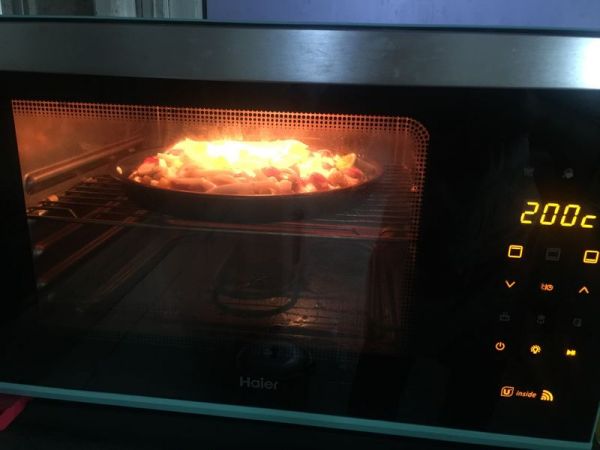 火腿鸡丁时蔬披萨