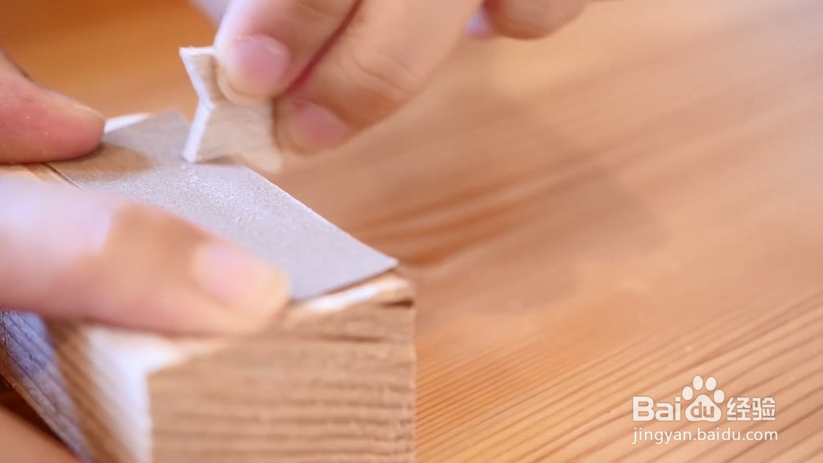 在墙上做一些五星装饰，客人都离不开眼球！