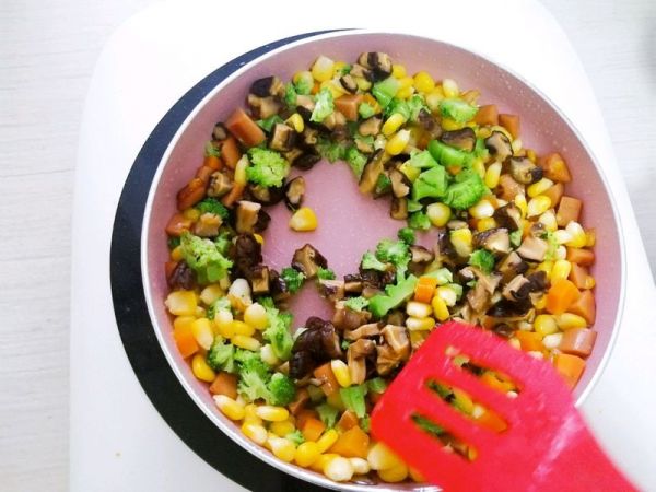 藜麦香菇香肠炒饭