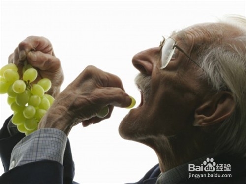 老人睡前应该注意这些不良习惯