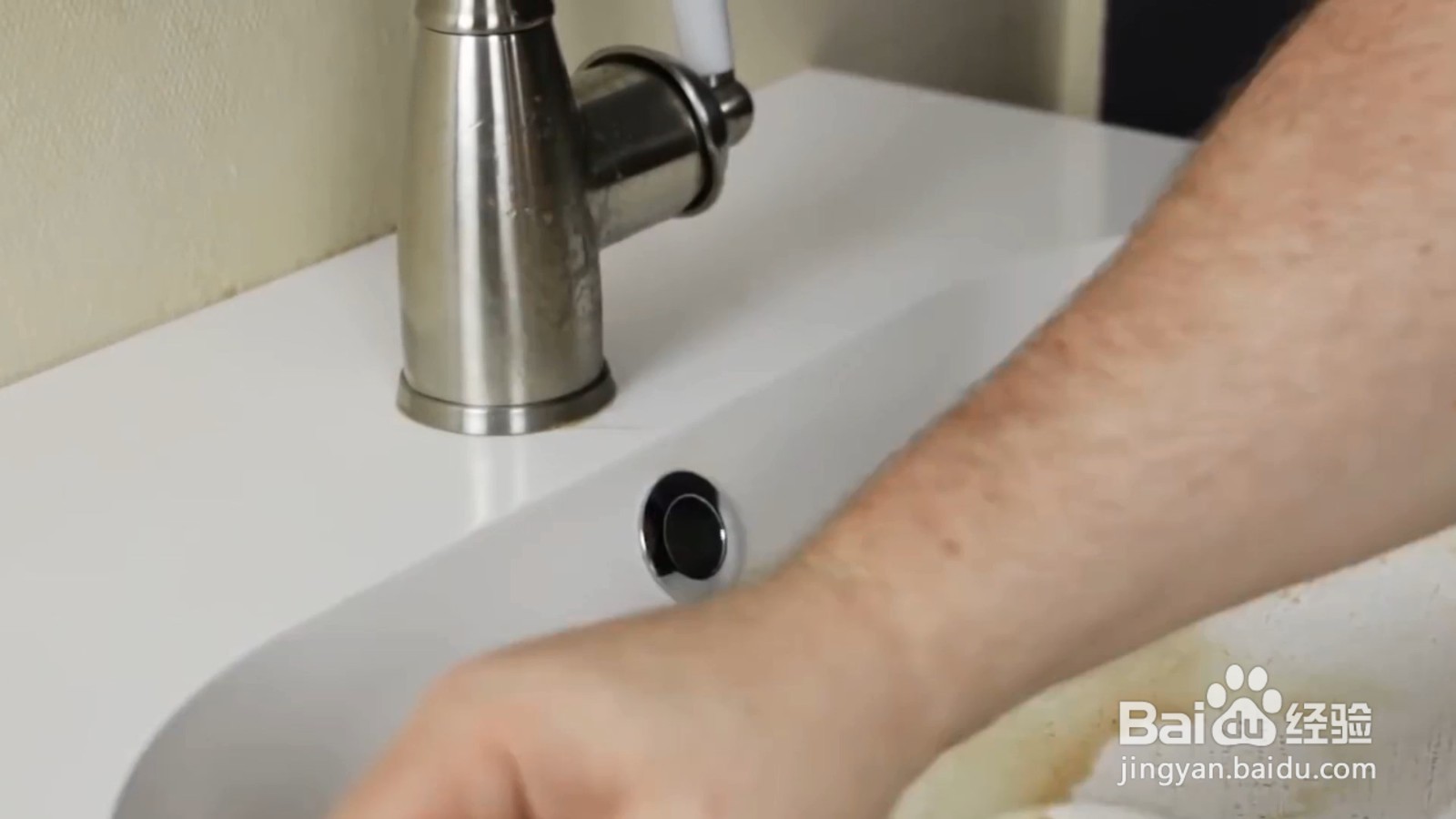 怎么快速清理洗漱台的污垢