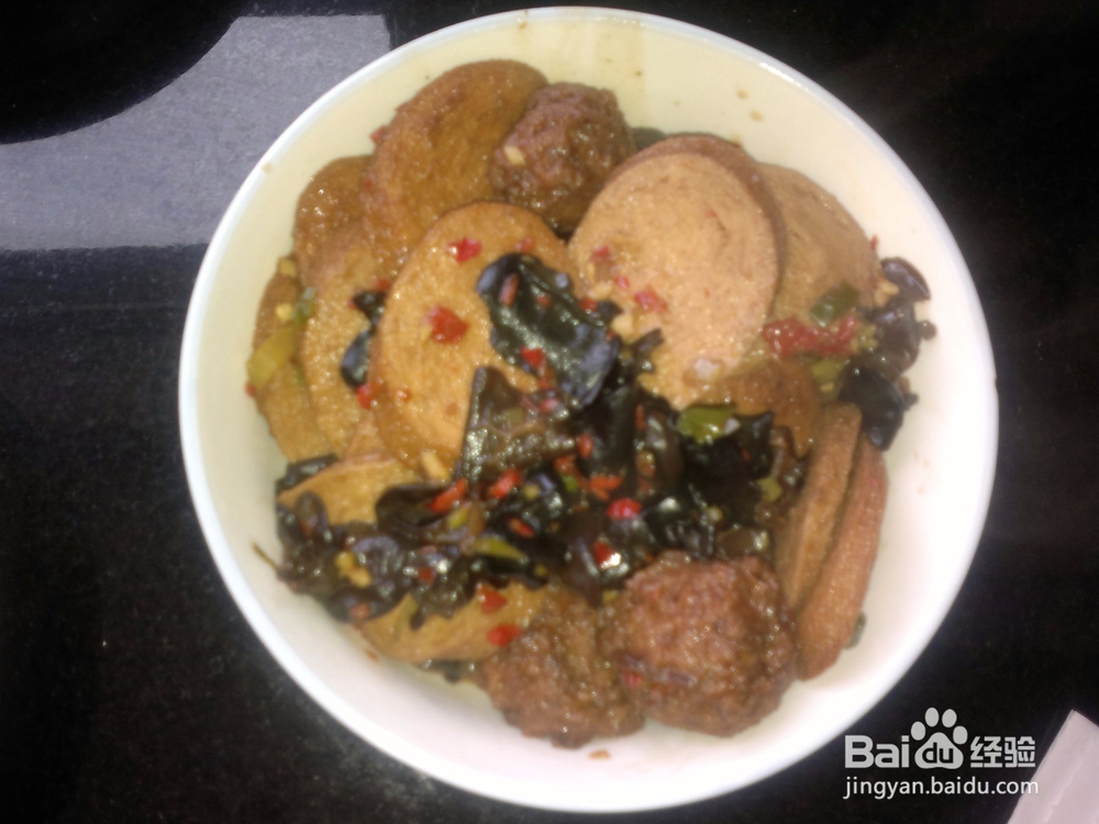 香辣木耳烧素鸡的做法