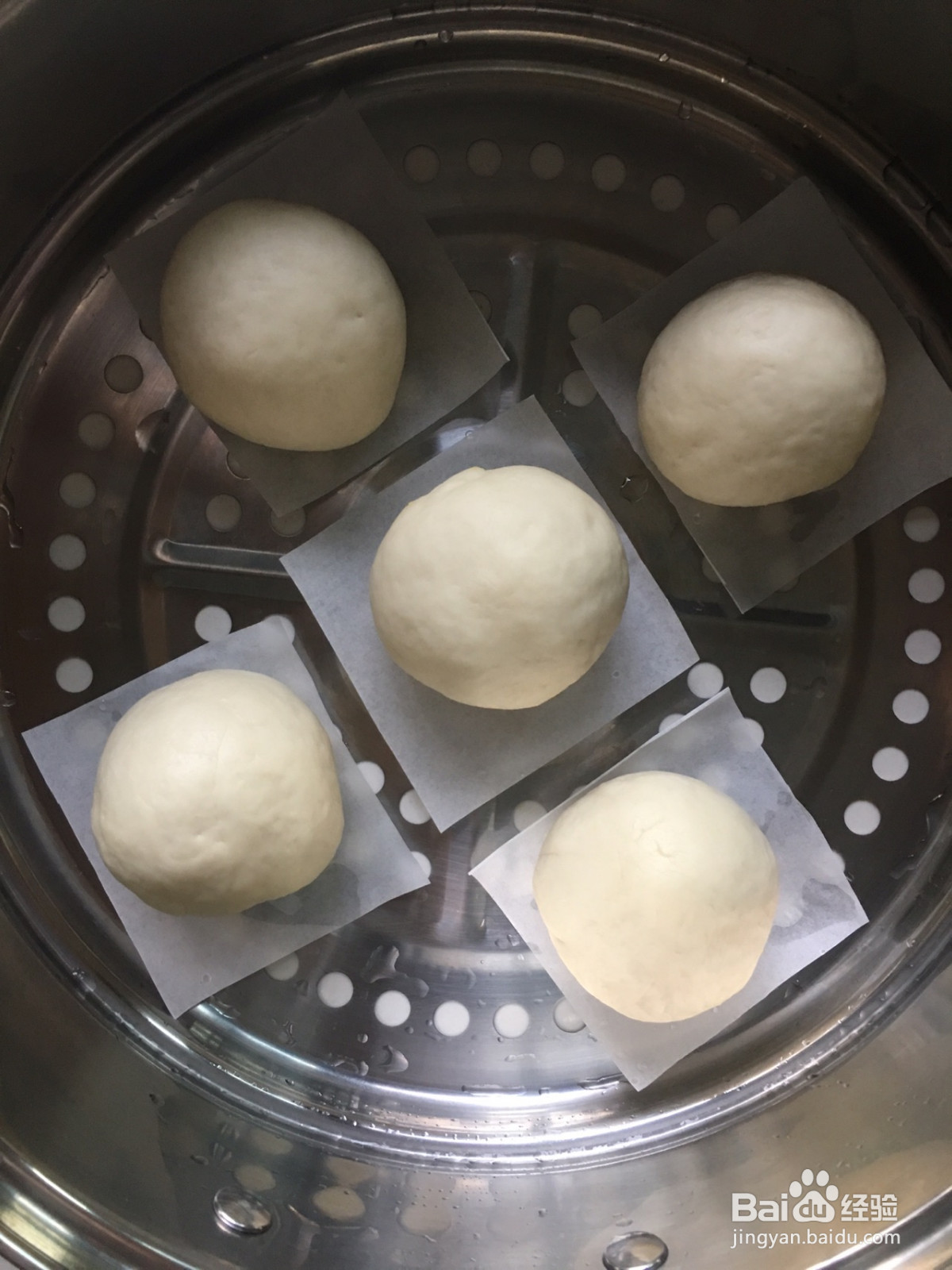 满满一口的奶黄包的做法