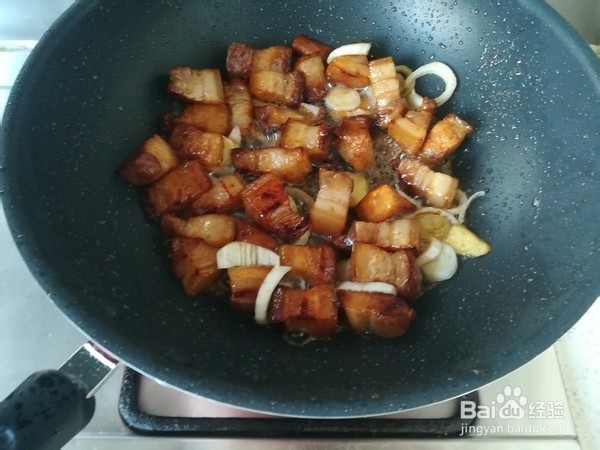 板栗红烧肉的做法