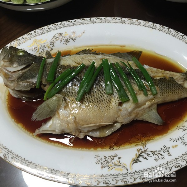清蒸鱼是如何制作的