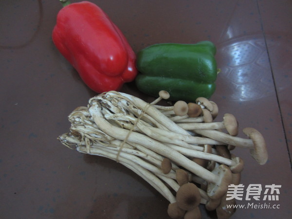 双椒炒茶树菇