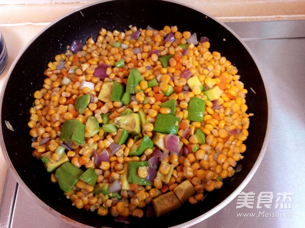 牛油果炒玉米粒