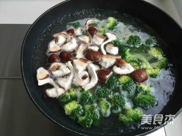 宝宝辅食-鸡肉菌菜泥