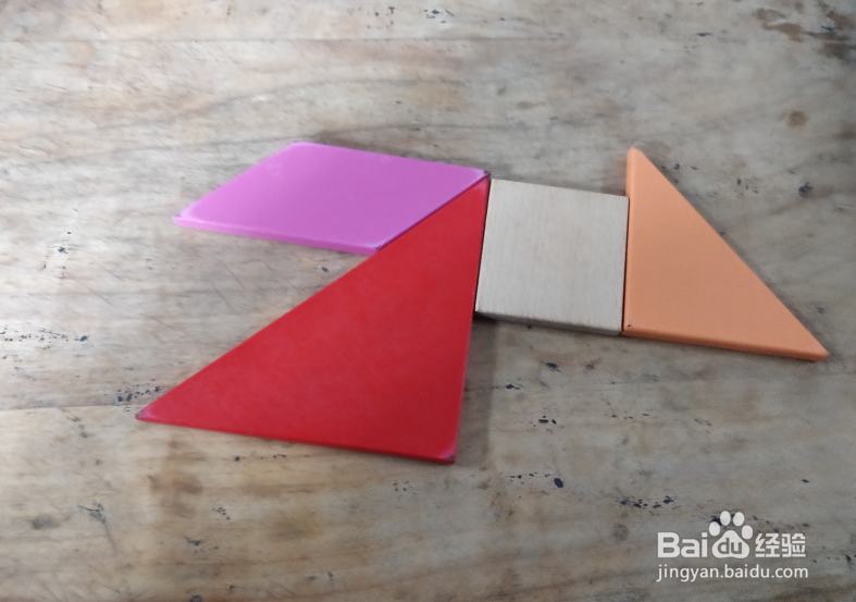 用七巧板怎样拼一只向前跑的小鸡？