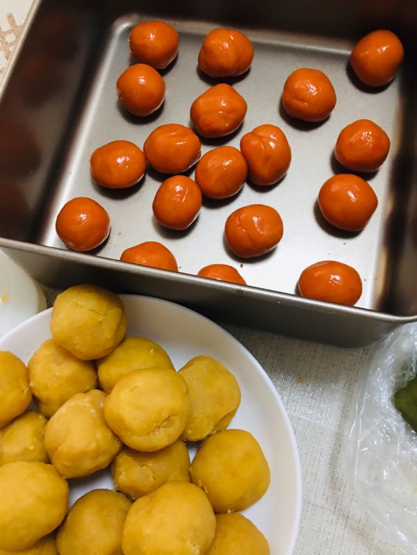 广式金沙奶黄柿子月饼