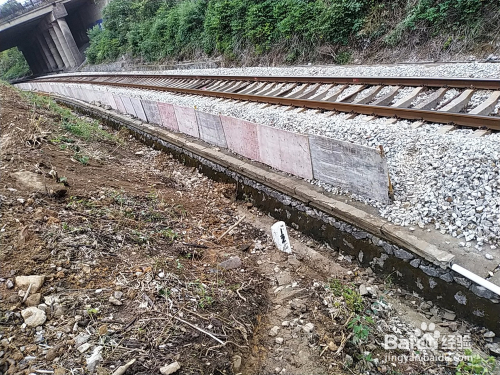 生活/家居 > 生活常识 1 如果在施工的区域有路基边沟,侧沟和天沟等