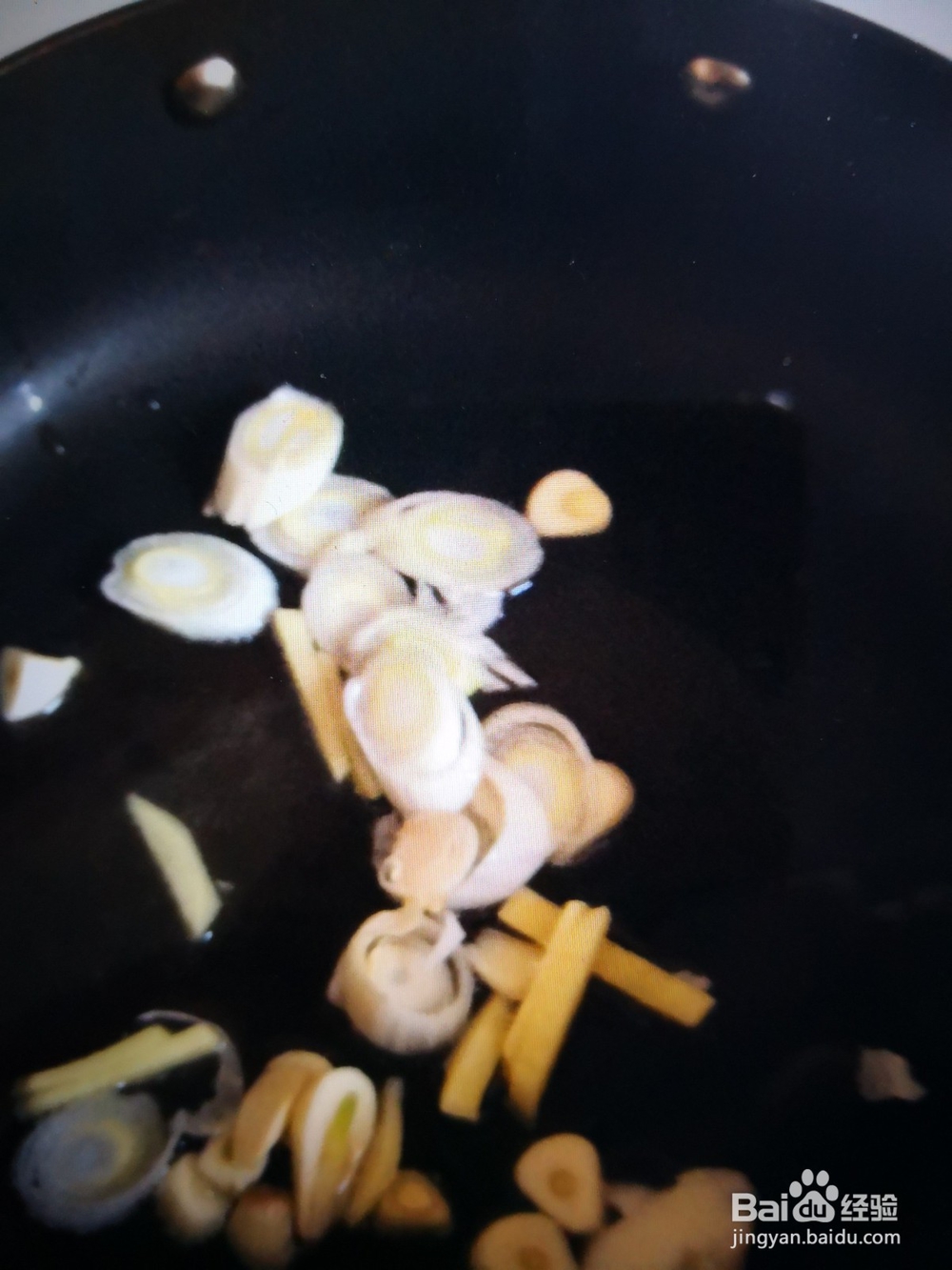 制作蟹味菇炖白菜攻略