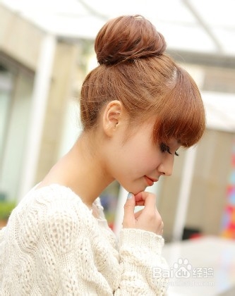 上班族美女如何快速打造韩式盘发造型
