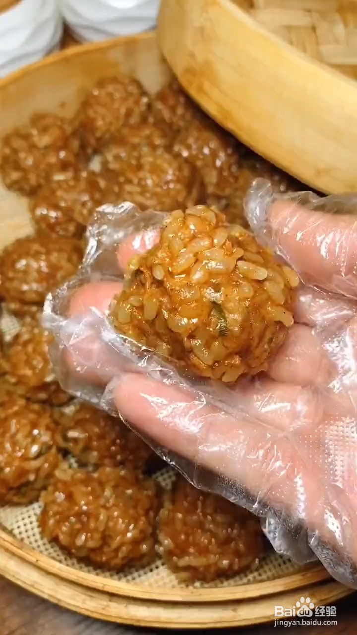 如何制作软糯鲜香的炸丸子