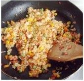 给剩米饭披上华丽的外衣—蛋包饭